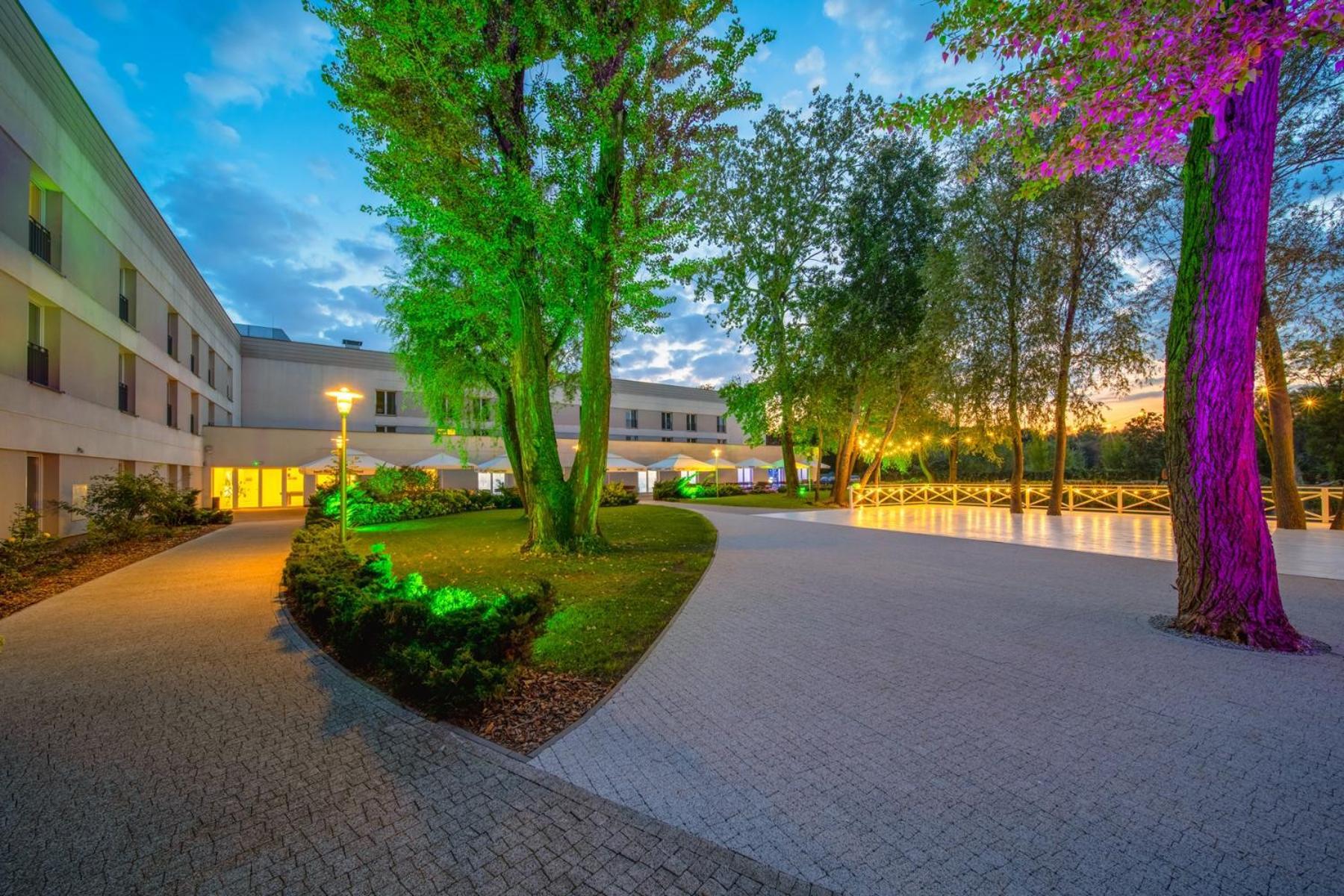 Green Garden Hotel Рашин Экстерьер фото