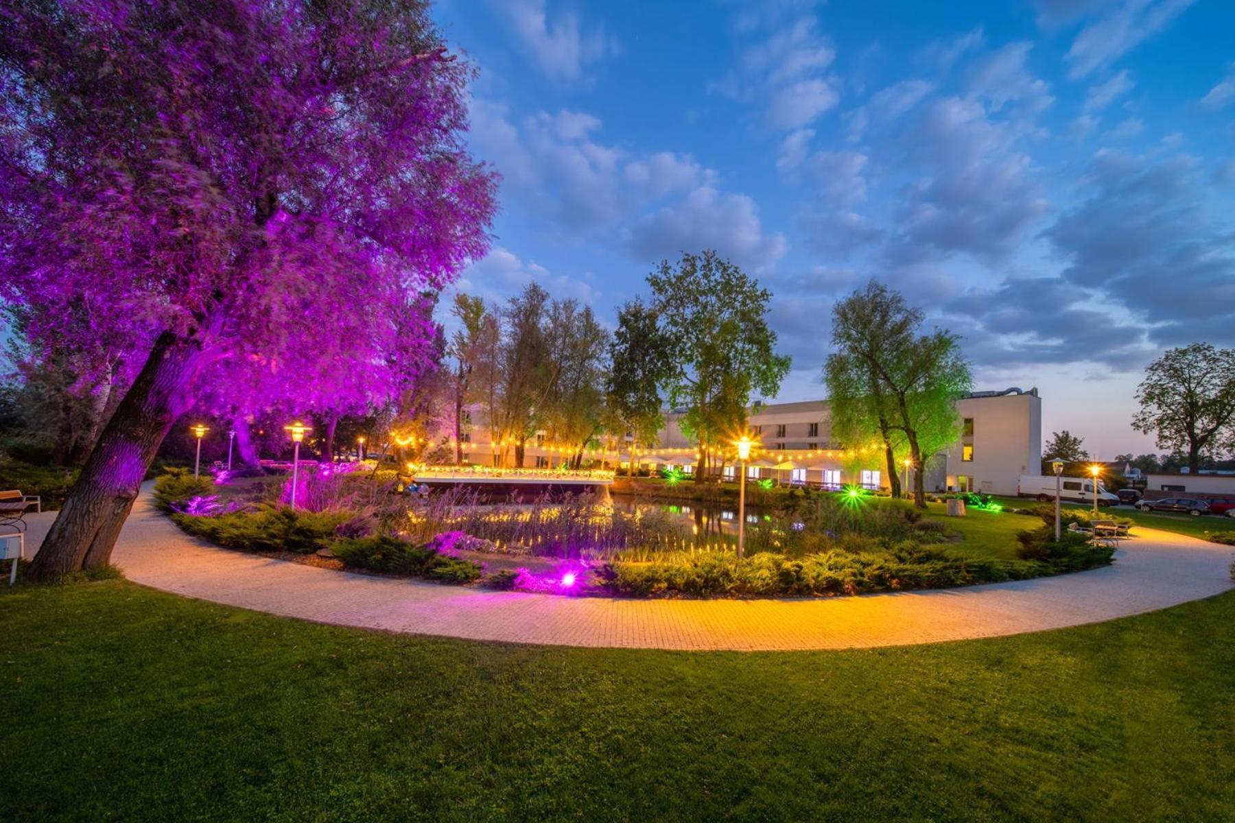 Green Garden Hotel Рашин Экстерьер фото