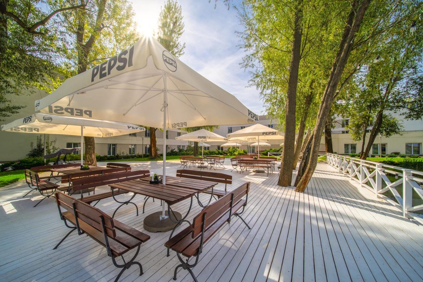 Green Garden Hotel Рашин Экстерьер фото